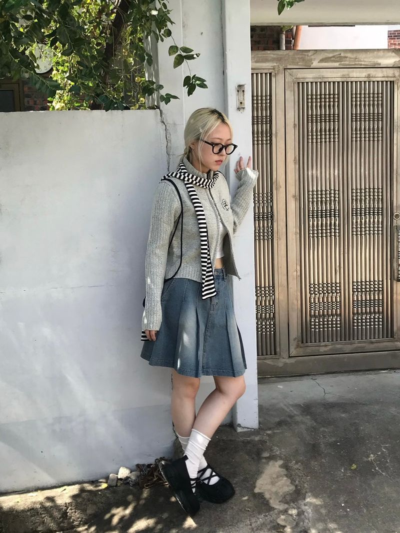 Mickey two tuck mini skirt