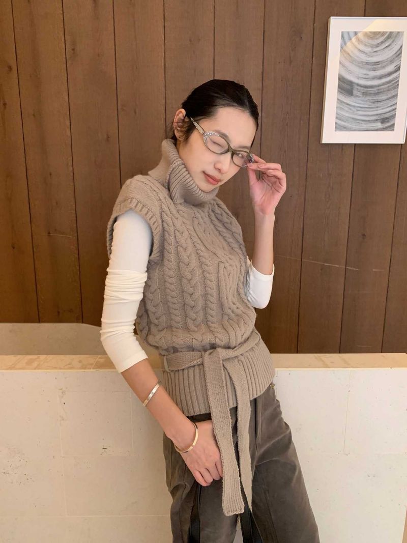 turtleneck twisted strap sleeveless knitwear