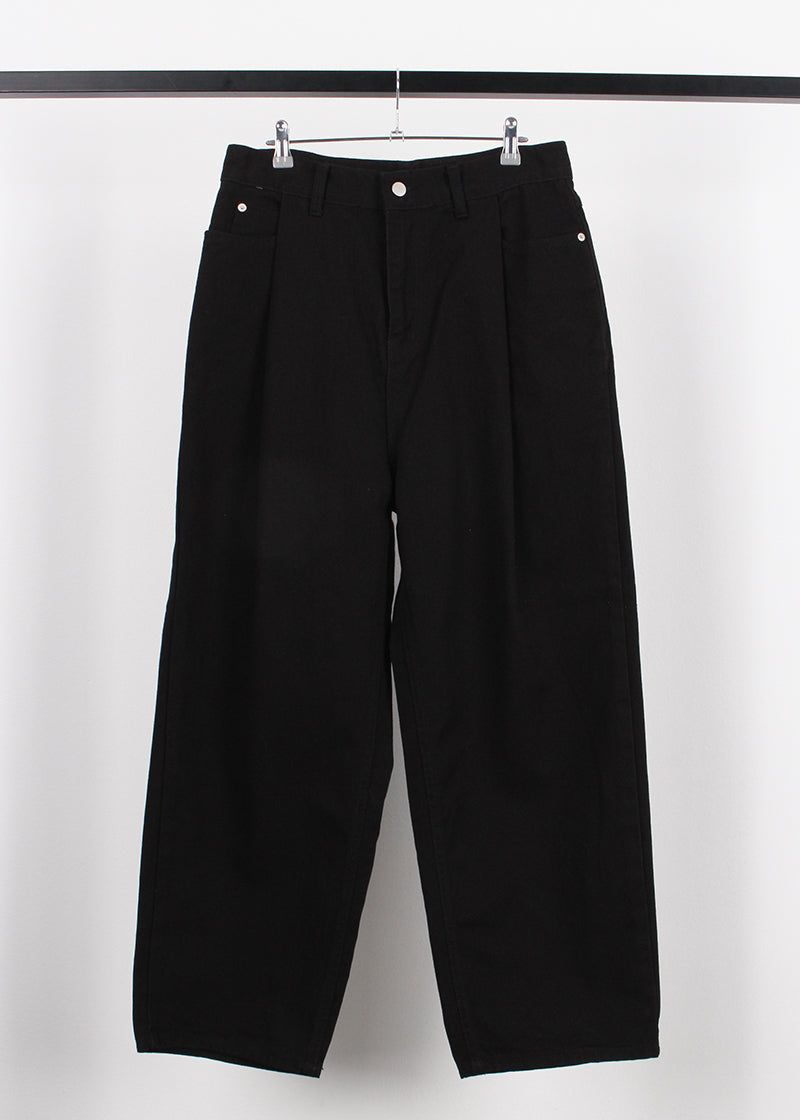TUCK WIDE DENIM PANTS