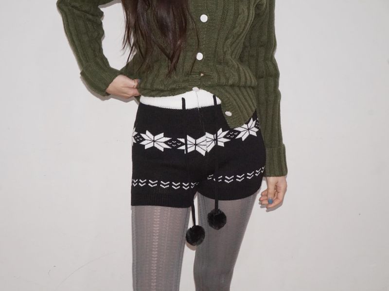 Graphic Knit Shorts