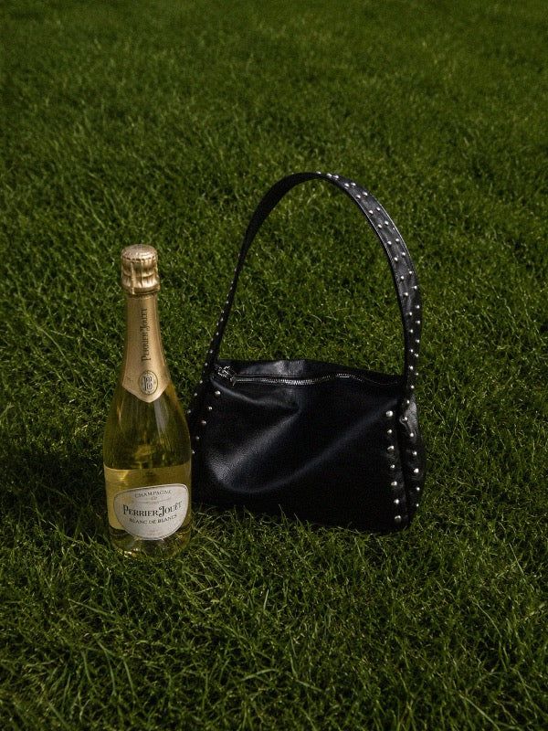 VIVIC（ビビク）の「EDGY STUDDED BLACK SHOULDER BAG（Bags）」