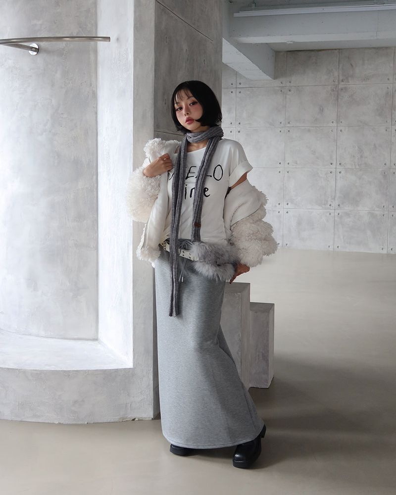 V-neck knit patch long muffler
