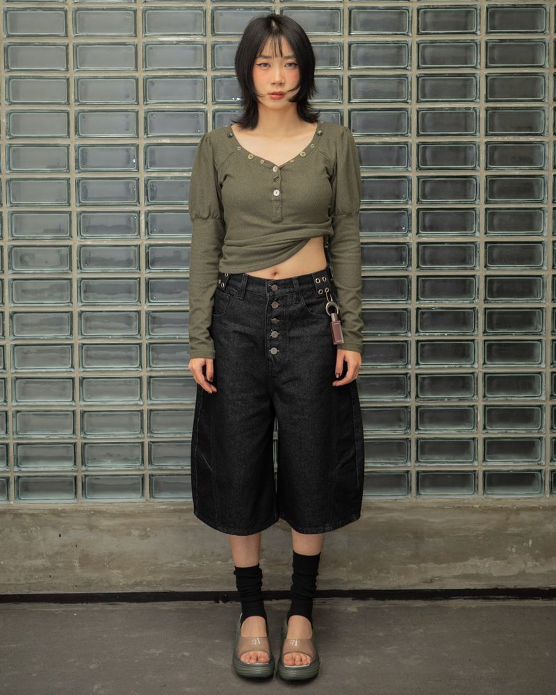 catha（カタ）の「Line Up Eyelet Baggy Jorts（Pants）」