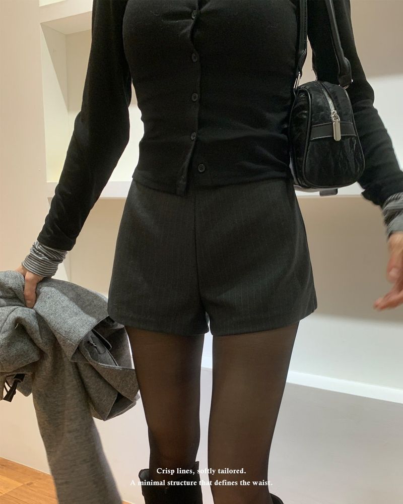 GUSTA（グスタ）の「LINEA Pinstripe Minimal Shorts（Pants）」