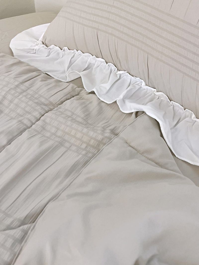 シャーリングラッフルサマーコンフォーターセット - Oatmeal beige - Q