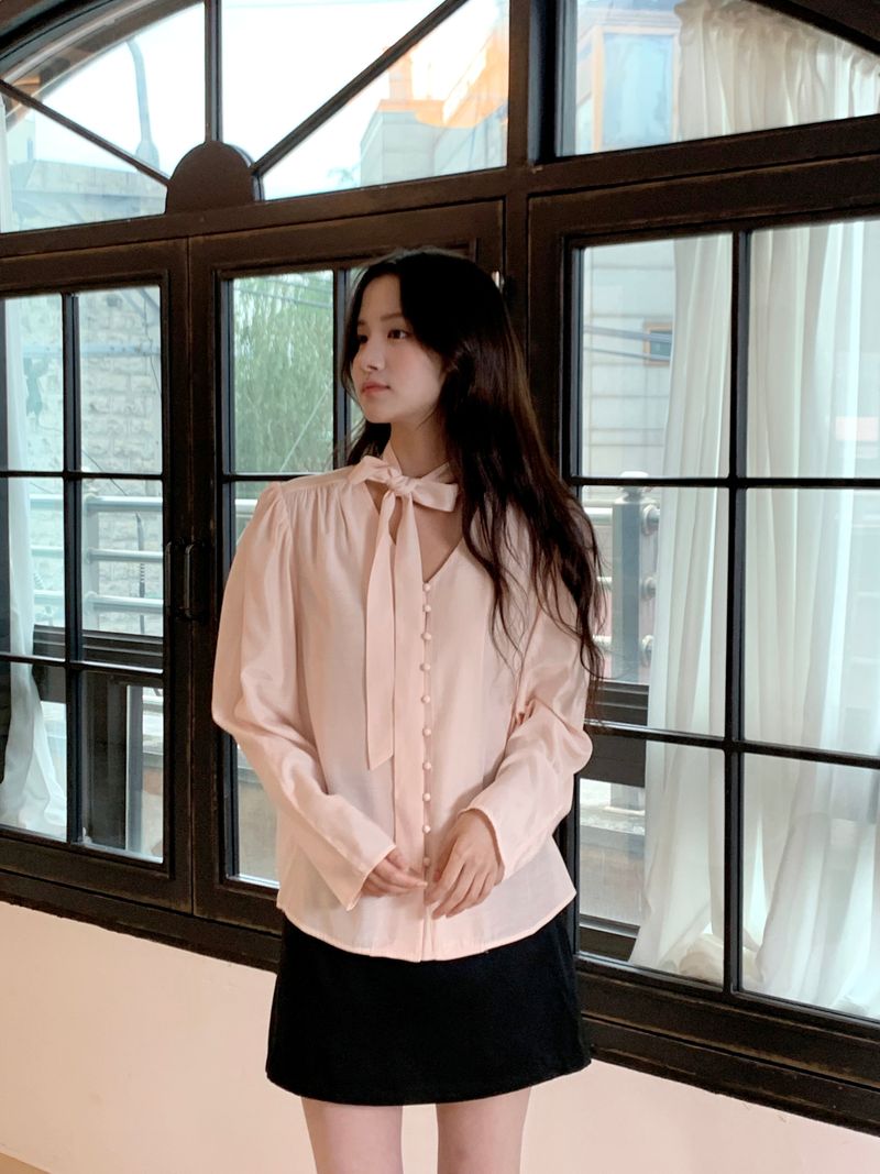 silk ribbon tie blouse
