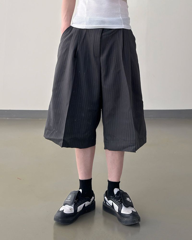 Node Pin Stripe Bermuda Slacks