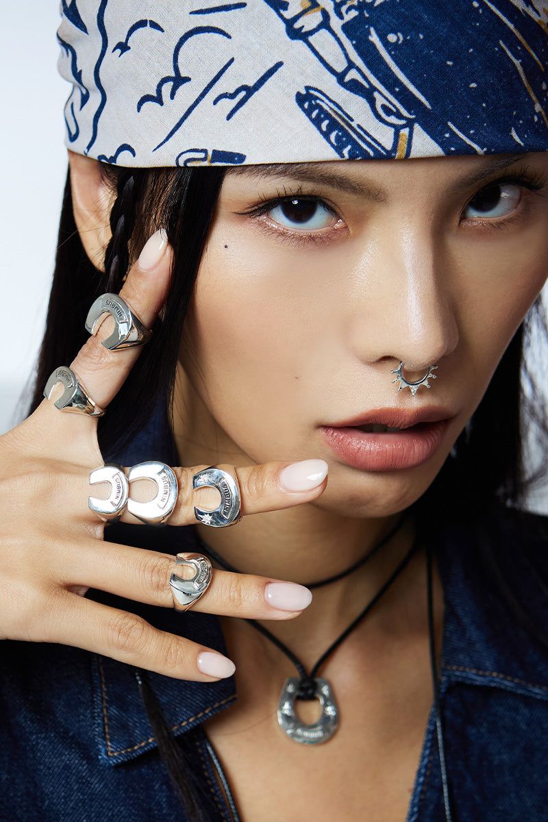 Sparkle Horseshoe Ring (L)
