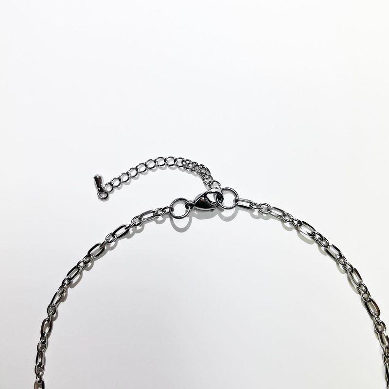 Simple thin two shape chain