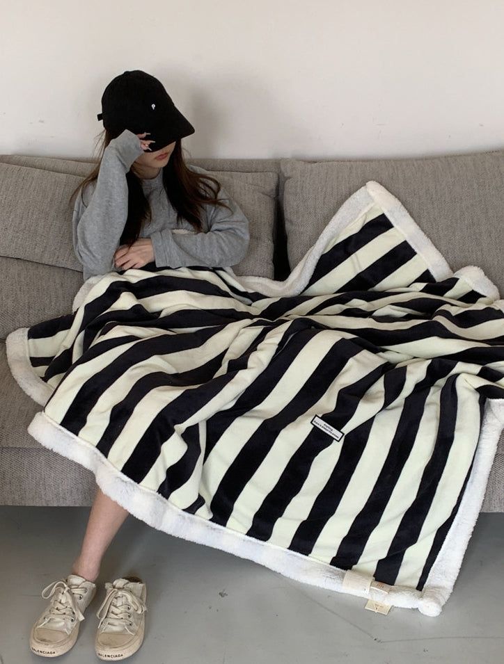 Retro stripe microfiber lamb fleece blanket - 100x150cm - Black
