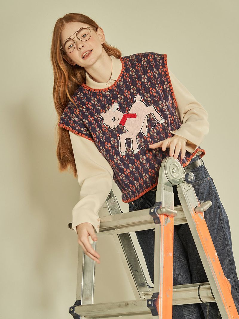 FABERFINGER（フェーバーフィンガー）の「シープ刺繍ベスト（トップス）」