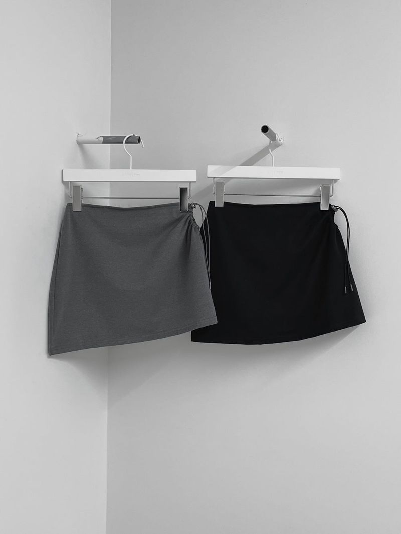 CUT OUT MINI SKIRT