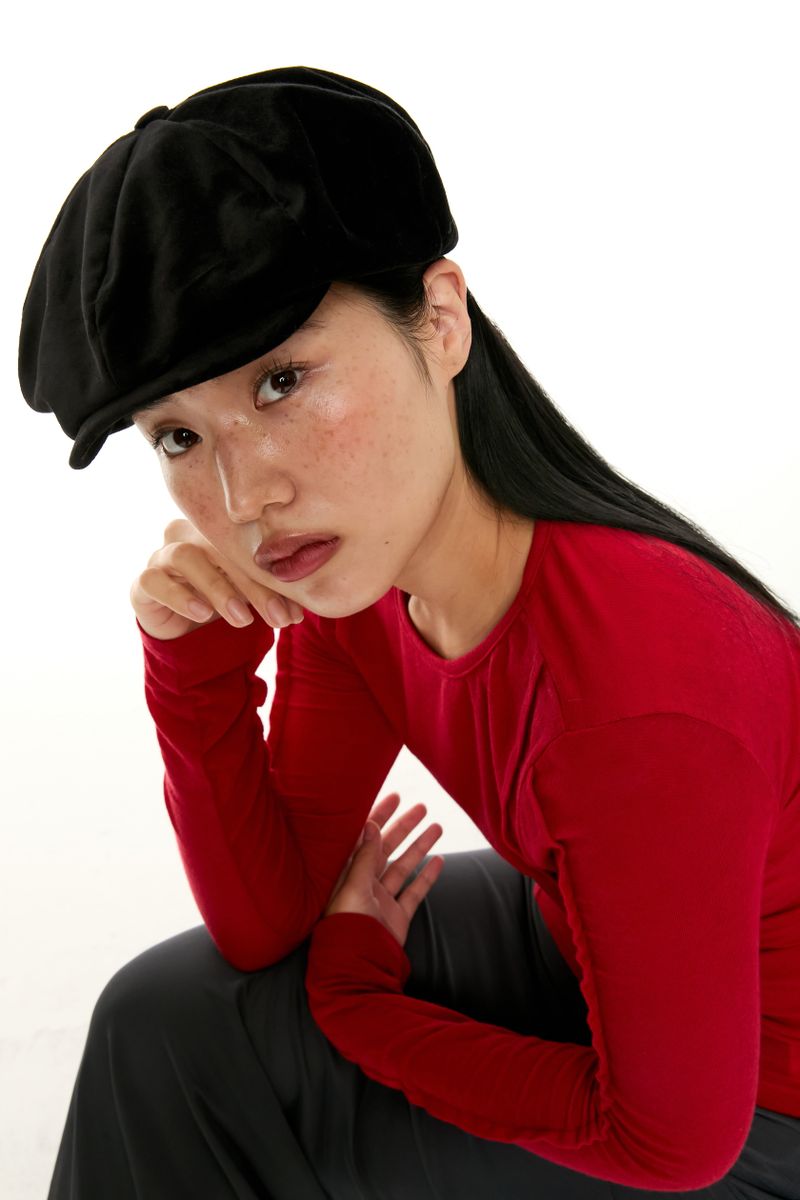 VELVET NEWSBOY CAP / BLACK
