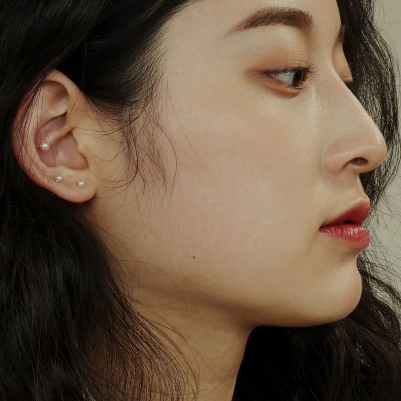 14K Gold Swarovski Pearl Earring (4mm + 14k gold clutch)