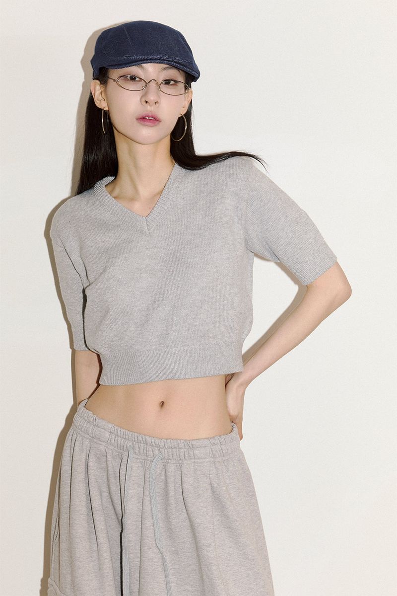 Raucohouse(ラウコハウス)の「Verso v-neck crop short sleeve knit(Tops)」