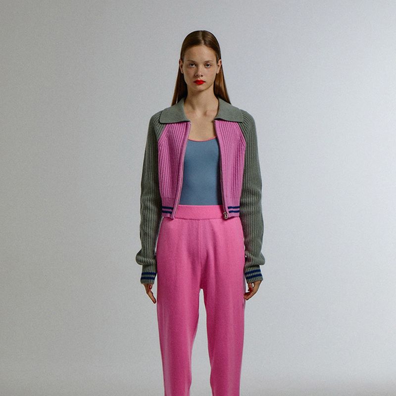 JE NE SAIS QUOI ENSEMBLE（ジュヌセクワアンサンブル）の「TROPICAL ZIP-UP SHORT CARDIGAN_PINK（）」