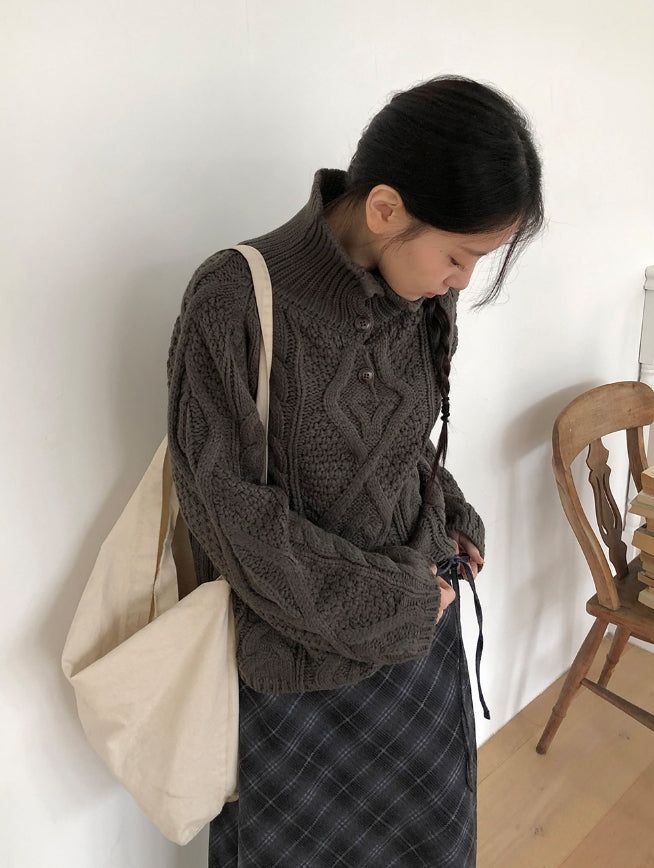 Hyoro Button High Neck Cable Knit