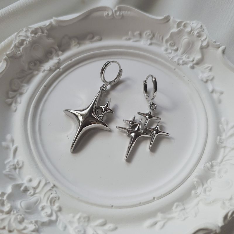  [Aespa Karina, IVE Gaeul Piercing] Sparkle Sparkle Huggies Piercing