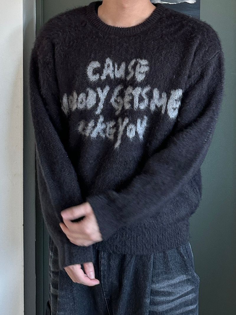 Curse Lettering Round Brush Knit