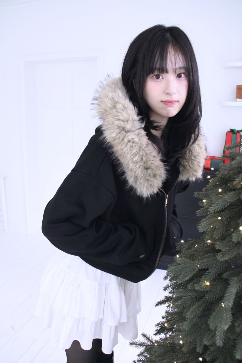Cropped Fur Hooded Zip-Up (2color)