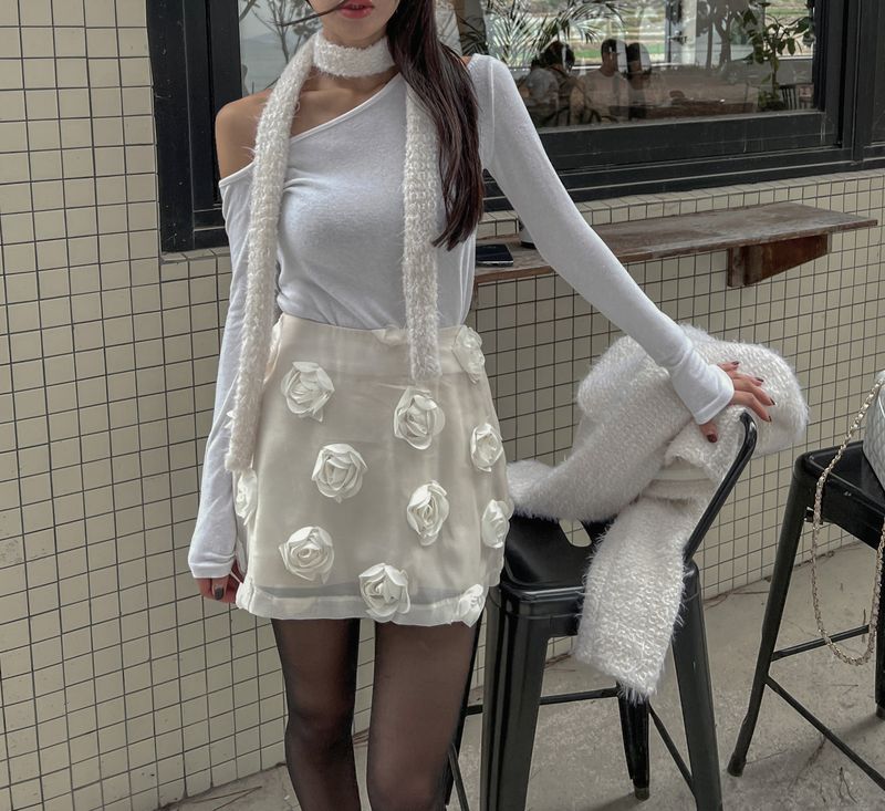 Cut Out Long Sleeve T-shirt
