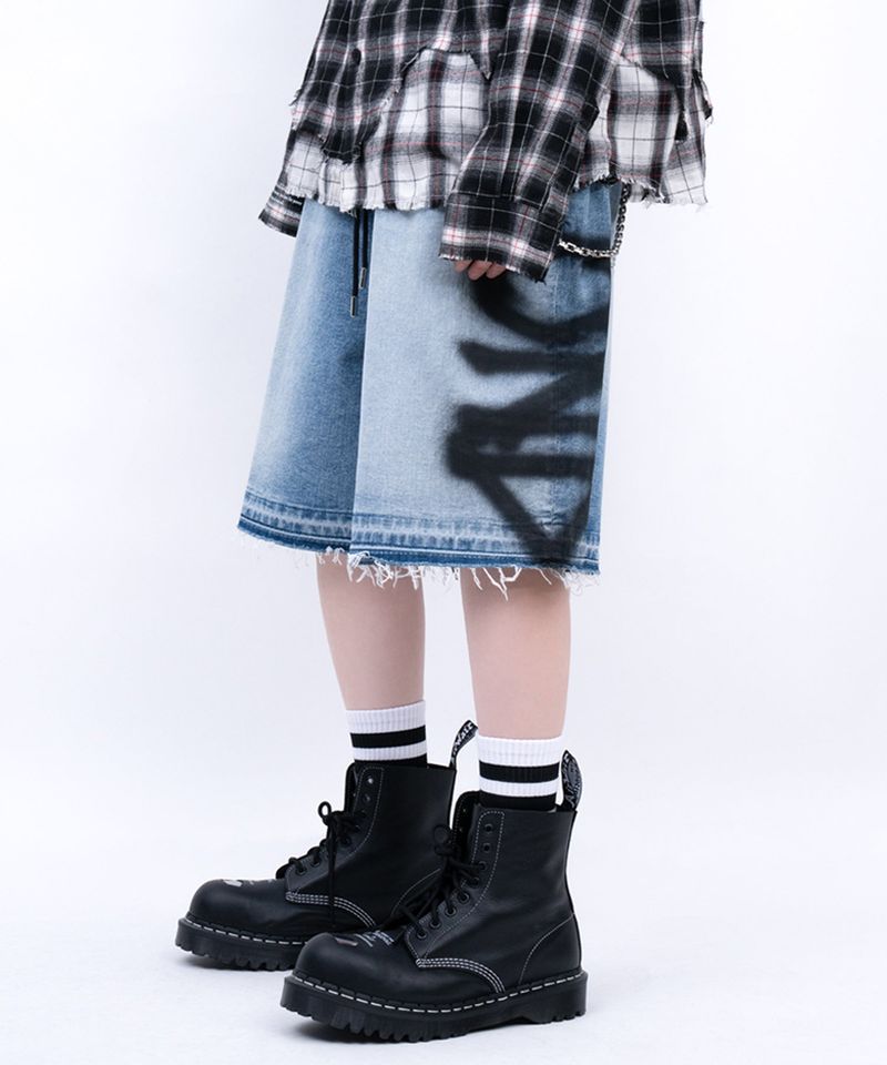 BLACKBLOND（ブラックブロンド）の「BBD Side Sprayed Custom Denim Shorts (Blue)（Pants）」