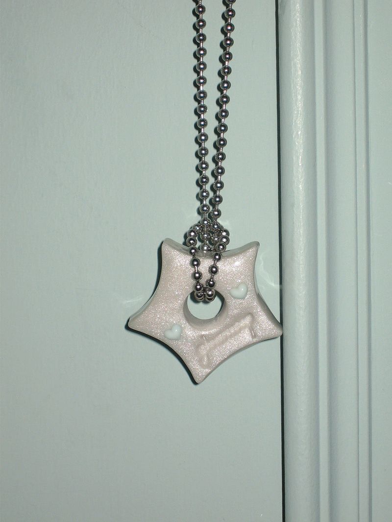 gleaming star cheek pendant [white]