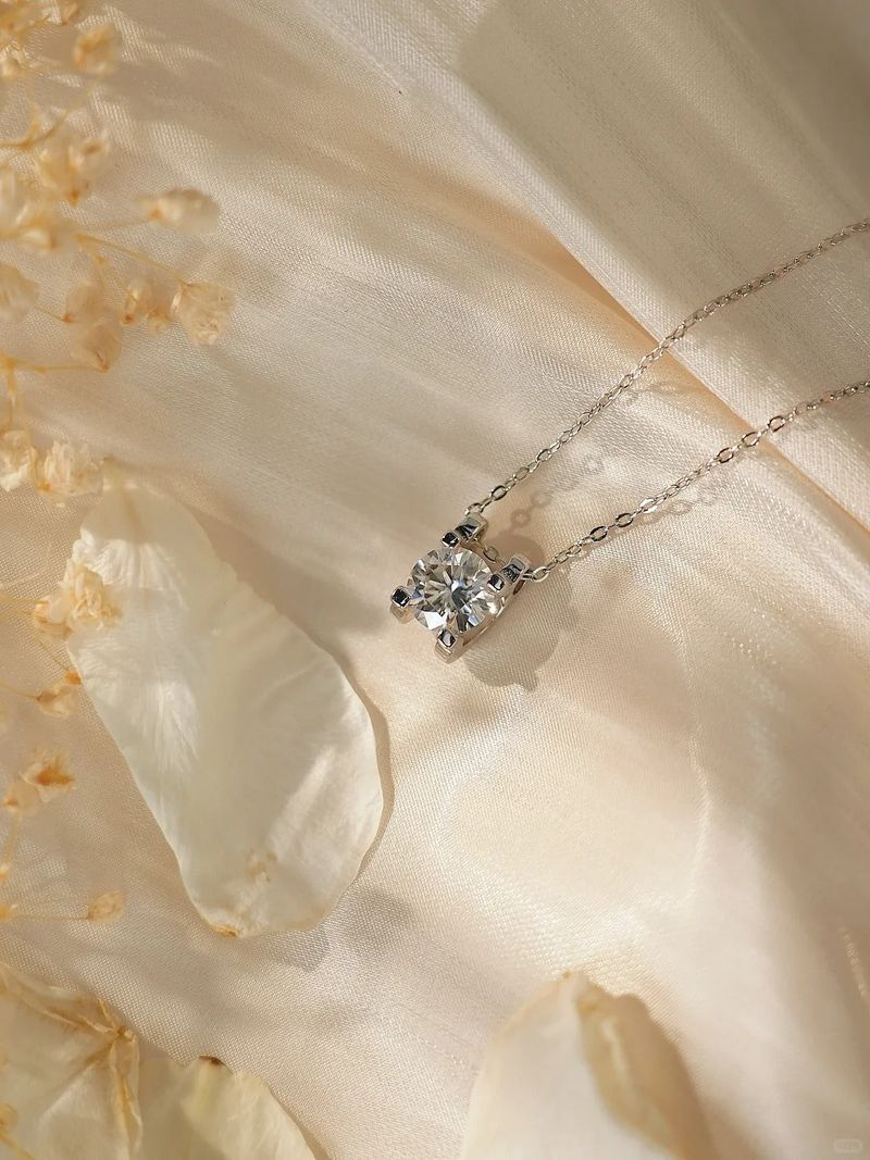 Never-tiresome bull head necklace