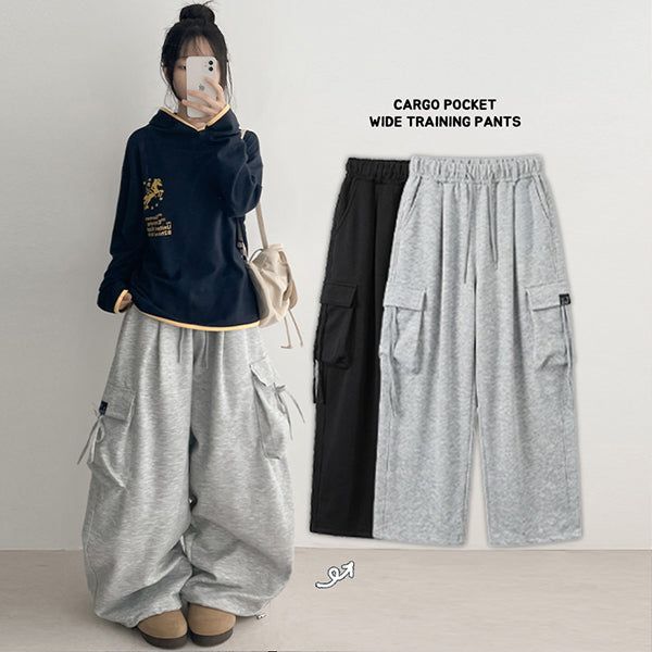 hijjoo（ハイチュー）の「Ribbon Cargo Pocket Wide Training Banding Pants (2 colors)（Pants）」