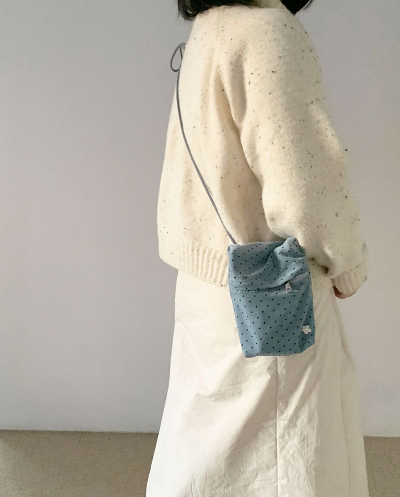 mini pocket bag - deep blue dot