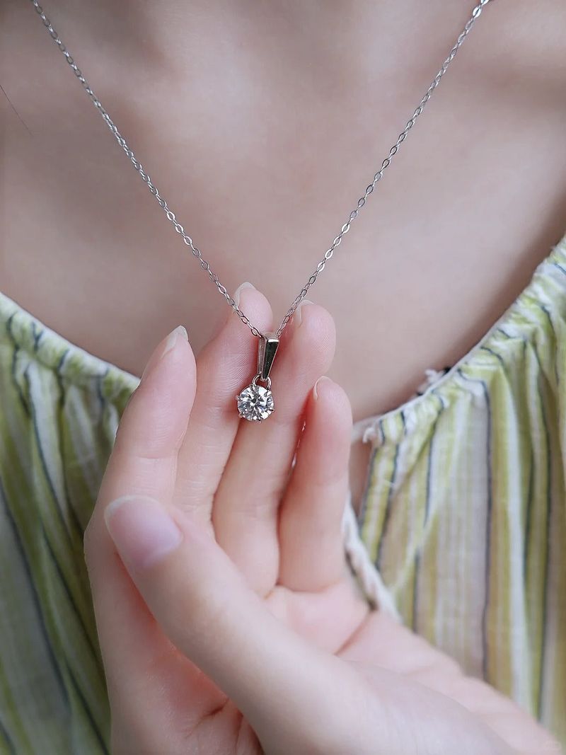 Simple and exquisite water drop necklace