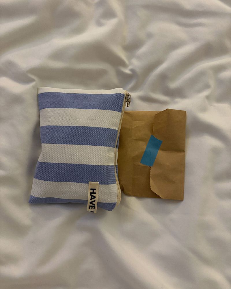 HAVE YOU EVER（ハヴユーエバー）の「Wide stripe flat pouch - blue , S size（Accessories）」