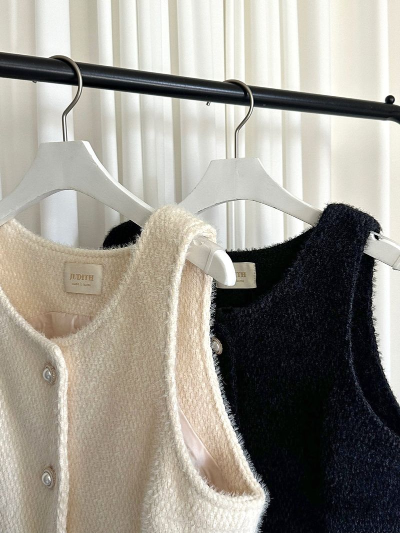 Bear Bookle button vest