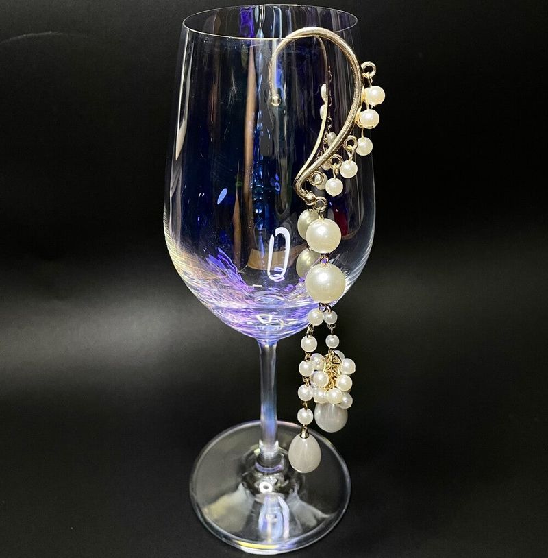 0035 Pearl dropped earcuff