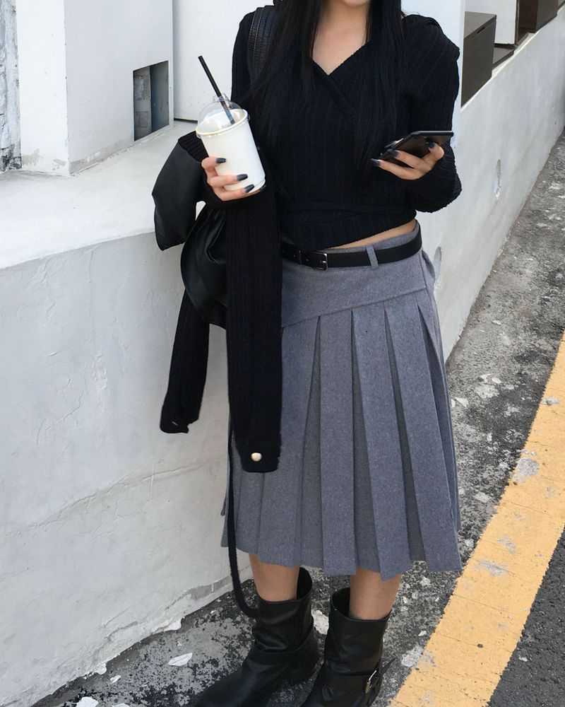 Belt pleated long skirt