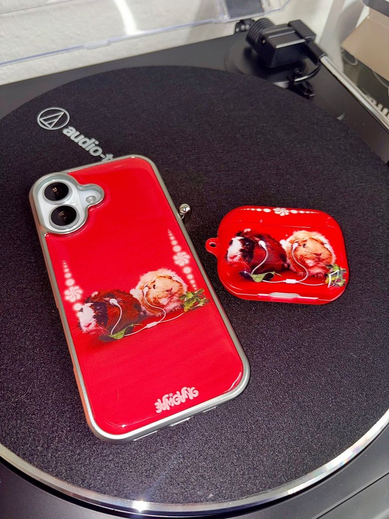 Furry Friends airpods case_Guineapig