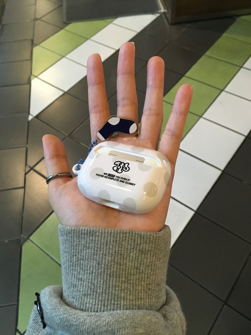 grey dot pattern airpod case