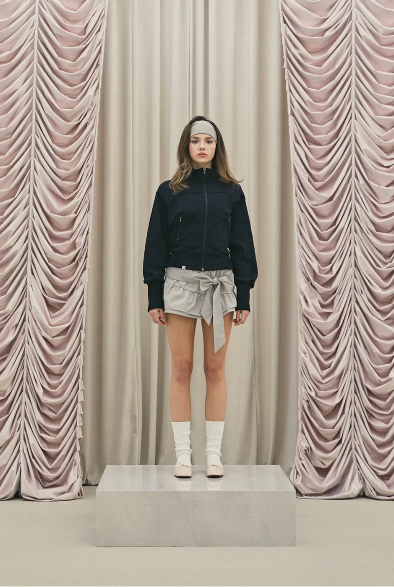 threetimes（スリータイムズ）の「ニットハーフニーソックス - アイボリー         （ファッション小物）」