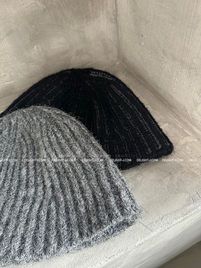 Two-tone beanie, bucket hat