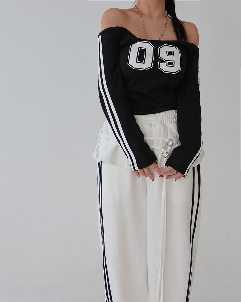 09 Track Off-Shoulder T-shirt
