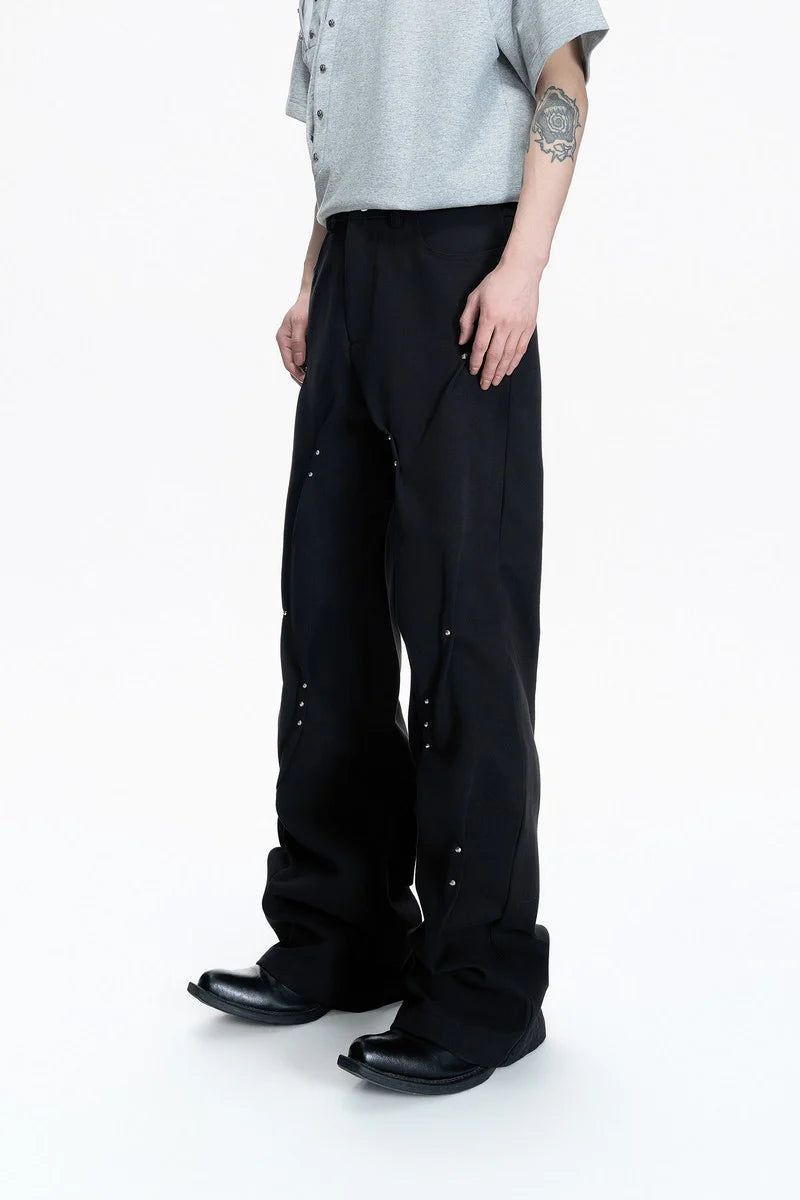 Argue Cultureの「Pleated Studded Straight Jeans(Pants)」
