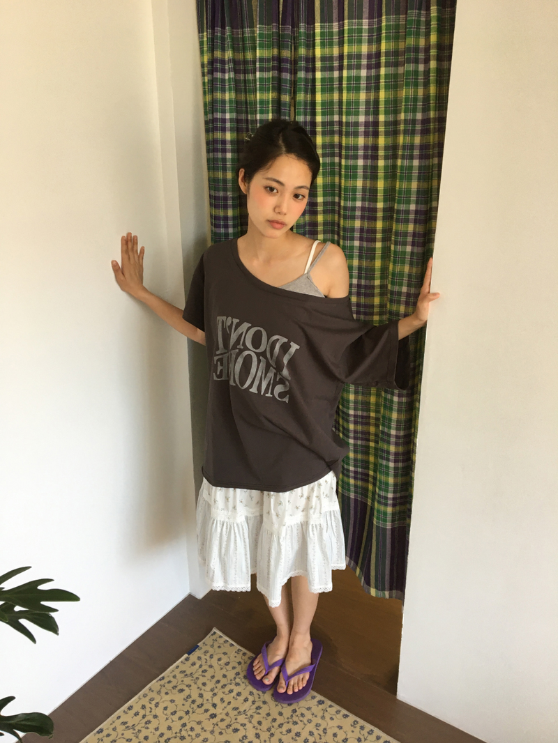 Monog off-shoulder T-shirt (2color)
