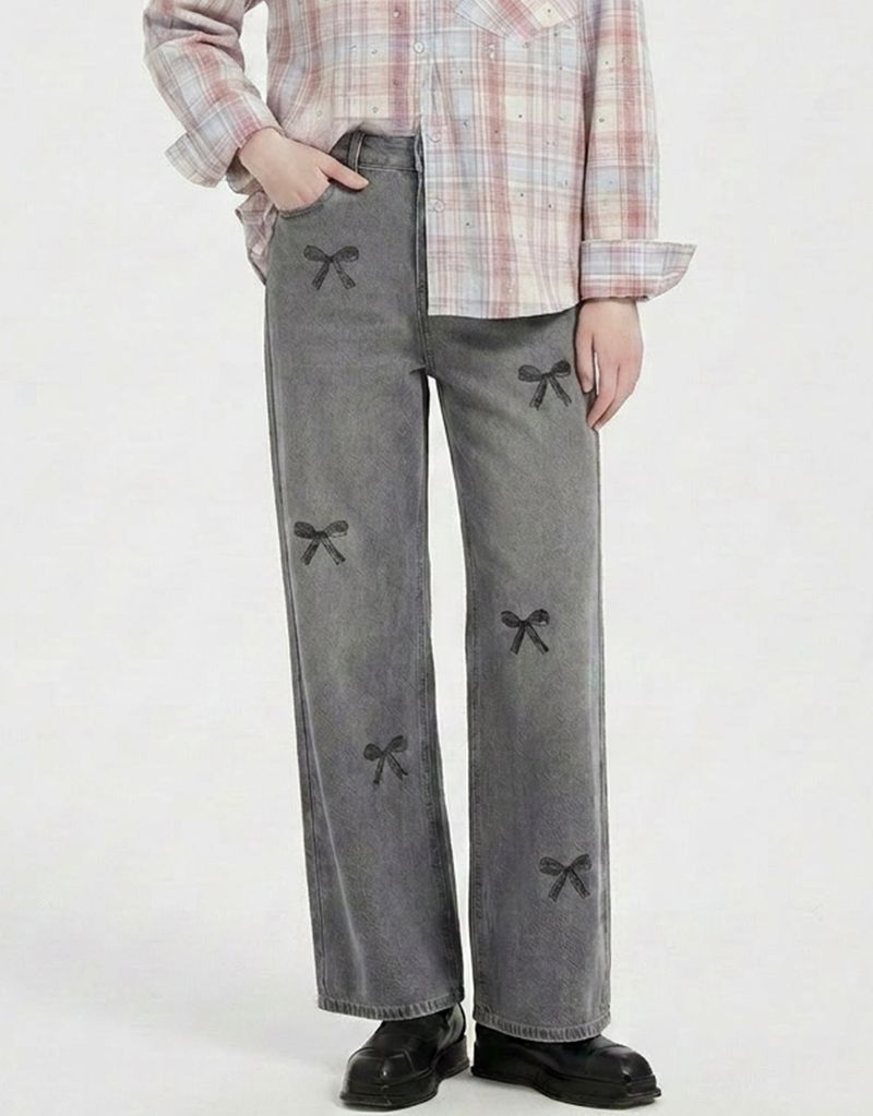 TWEEDY-A（ツウィーディア）の「[PRE-FALL] Bella Ribbon Printed Straight Wide Grey Denim（Pants）」