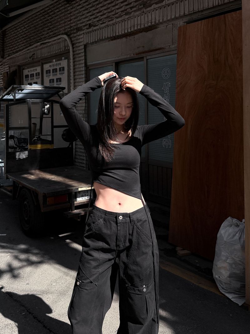 STRAP POINT TEE