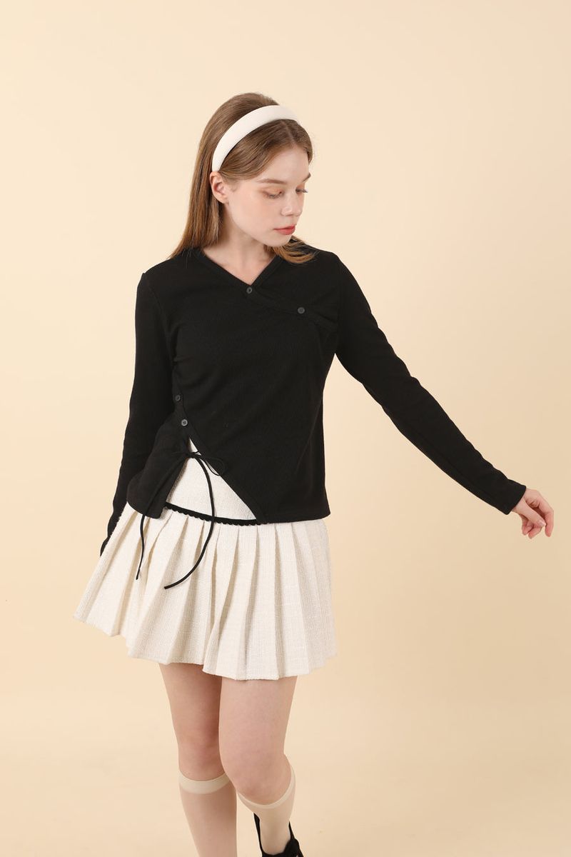 V-neck Slit T-shirt Black