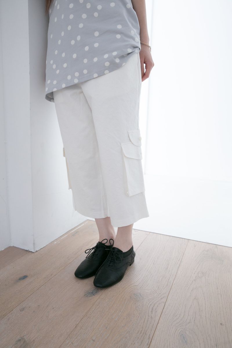 omoosoohy（オムスヒ）の「capri layered cargo pocket pants(2colors)（Pants）」