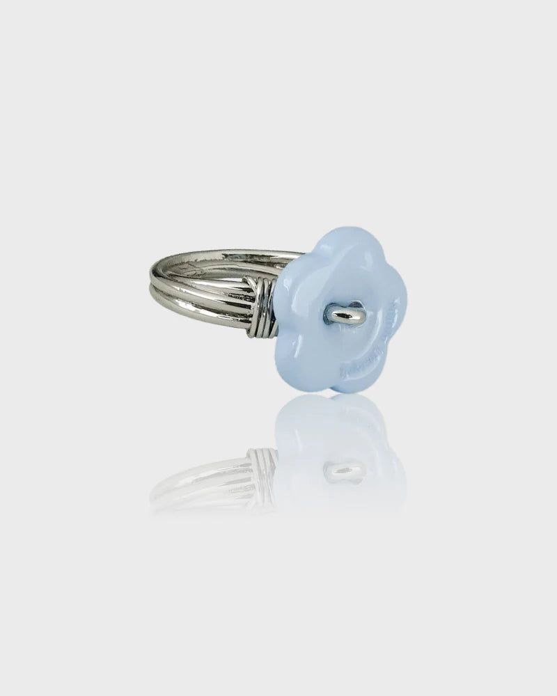 it doesn't matter.（イットダズントマッター）の「 ソーイングボタンリング (Flower, Blue) （アクセサリー）」
