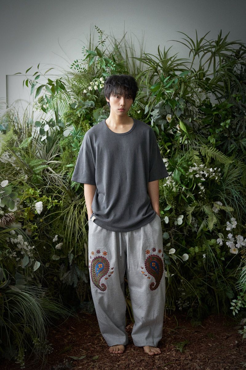PAISLEY EMB. H-T SWEAT PANTS (Gray)