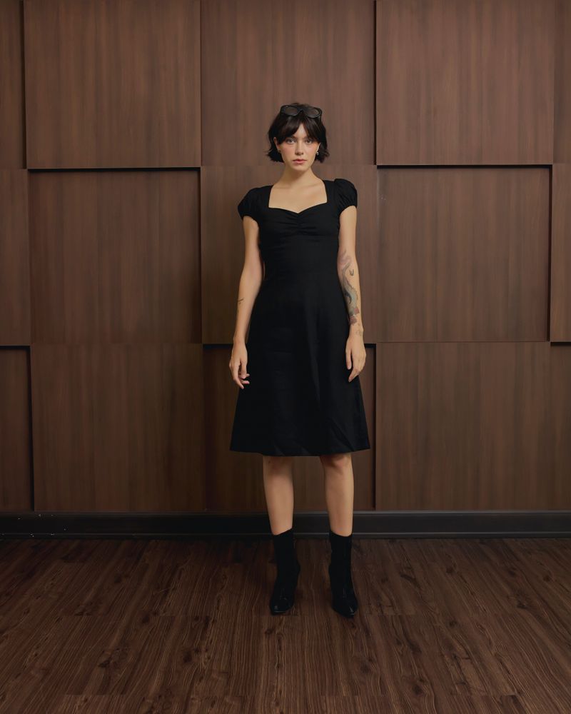 EVIE APPAREL（エヴィーアパレル）の「EVIE avery PUFFED SLEEVE DRESS BLACK（Dresses）」