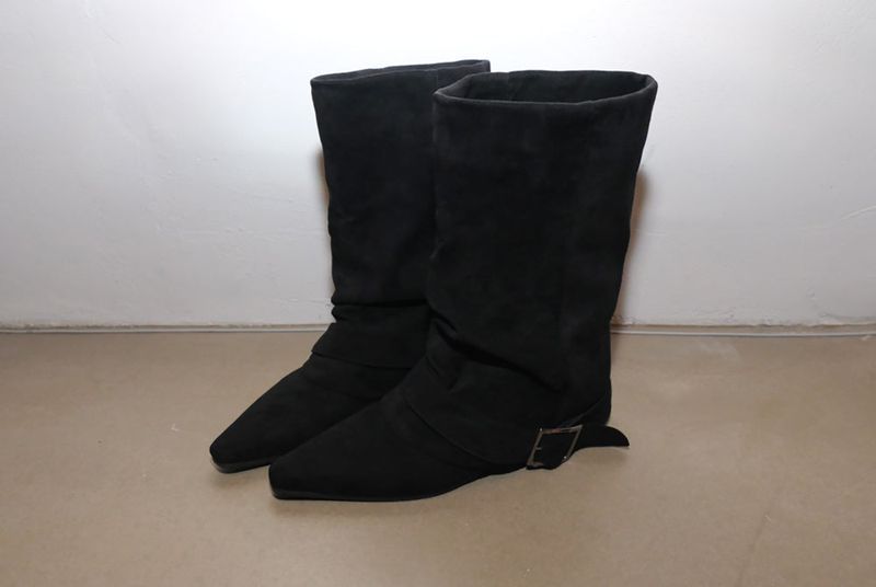 Hug belt boots _Black suede